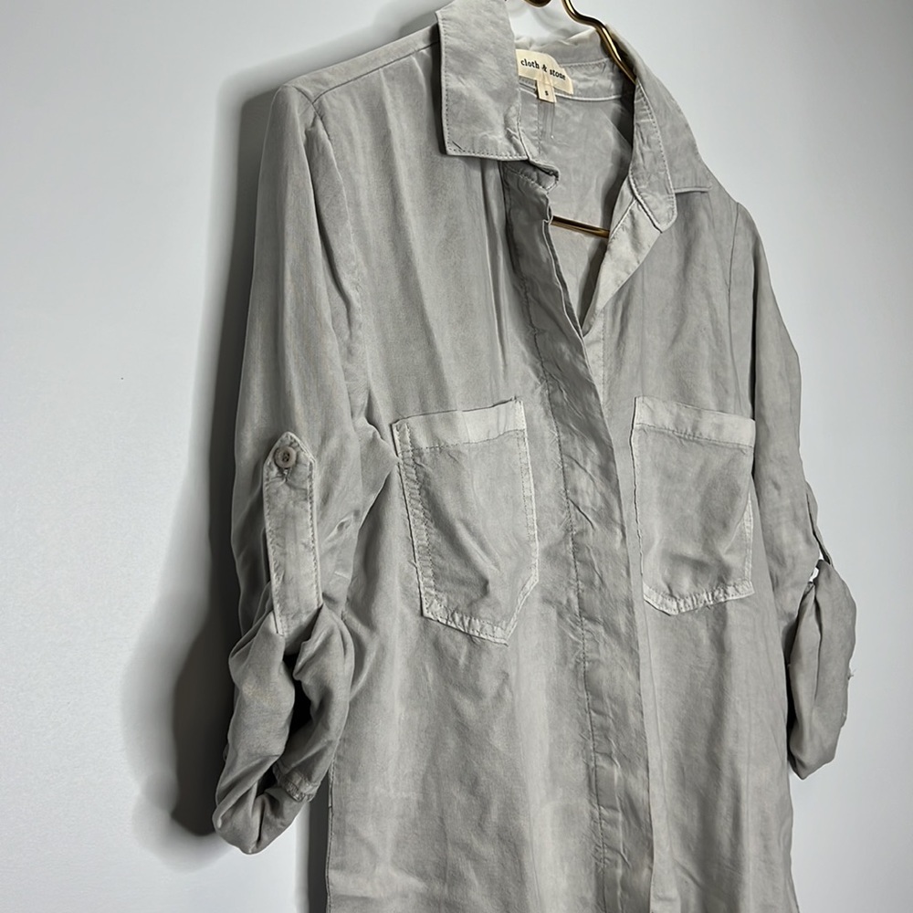 Cloth & Stone Split Back Button Down Sand Color Size Small - Picture 5 of 7